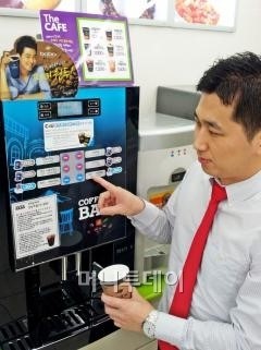 스타벅스 끊은 커피마니아, 편의점에 가더니…