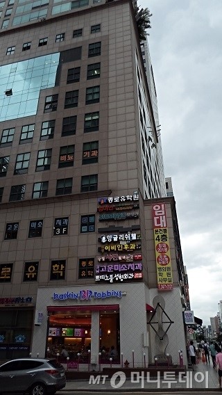 오피스빌딩 한숨 3개월 무료임대에도 빈방이…