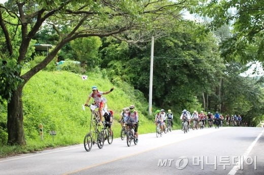 [사진]금강 향수100리길에 흐르는 자전거