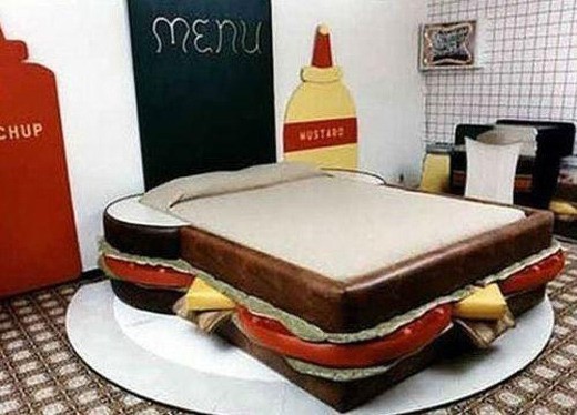 야식 생각나는 침대, 이번엔 샌드위치…센스 만점