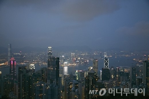 밤 바다에서 와인 한잔 홍콩의 재발견