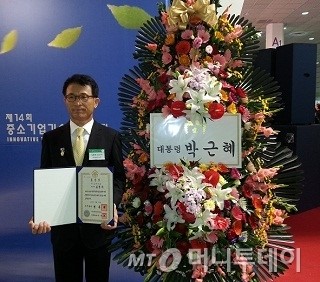 포이닉스 대표, 도로교통 소음 낮춰 국무총리표창