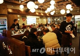 퇴근길 직장인들의 쉼터 ‘가장맛있는족발’ 눈길