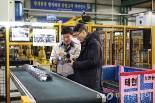 로봇자동화 시스템 국내 뿌리산업 현장서 태권 V