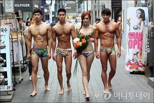 [사진]리바이스 바디웨어, 바캉스 속옷 미니 패션쇼