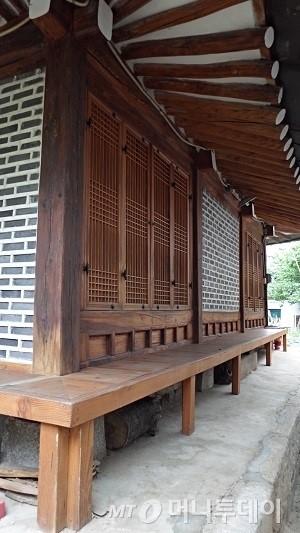 99칸 부마의 대저택엔 조용한 불경소리만…