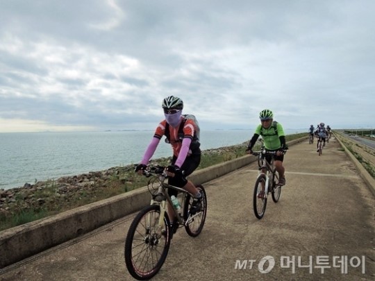 해안도로 따라 여름휴가 떠난 레포츠열차