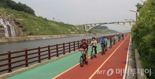 자전거가 신난 다문화가정 청소년들