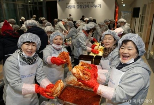 현대차, 동호회와 함께 소외이웃에 김장김치 전달