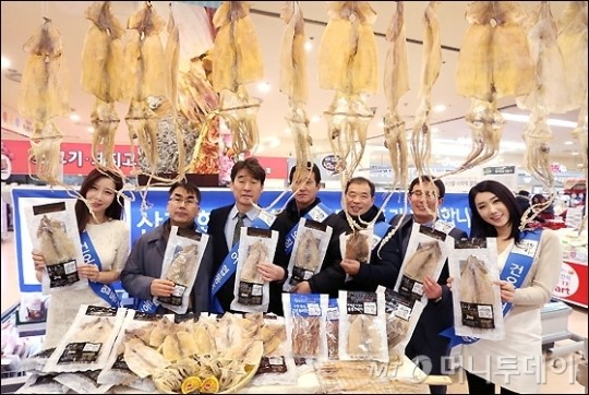 [사진]롯데마트, 어깨동무 건오징어 협동조합으로 경쟁력 UP!