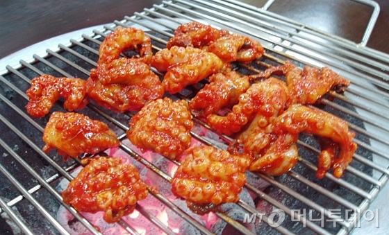 피로회복·다이어트 효능…봄철 밥상의 꽃 주꾸미 맛집은?