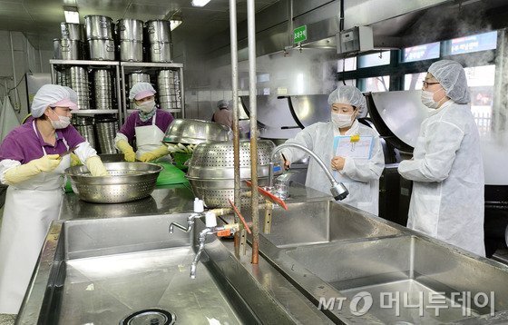 수협, 학교급식에 외국산 수산물 납품…국내산으로 대체해야