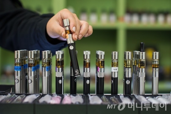 교실로 침투한 전자담배…돌려 피워 하루만에 액상 1개 소진