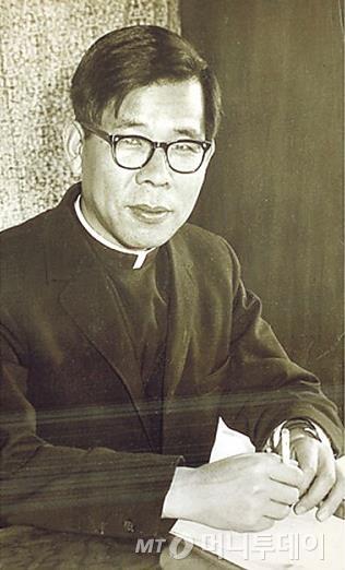 김수환 추기경처럼 낮고 따뜻한 사제로…엎드린 20명의 청년들
