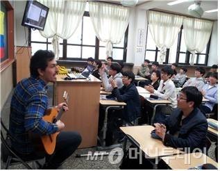 서울시 다문화 이해교육, 성인으로 확대