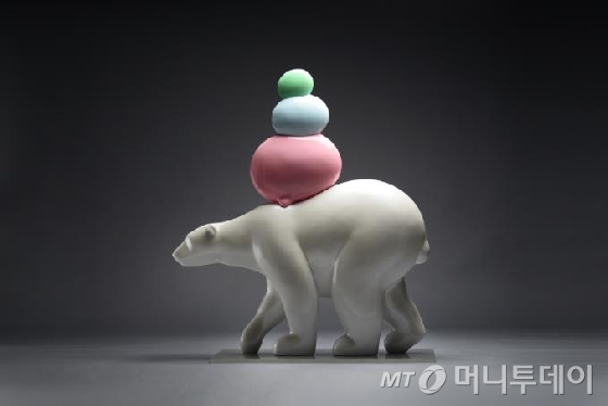 [출근길 갤러리] 아이스크림에 길들여진 곰