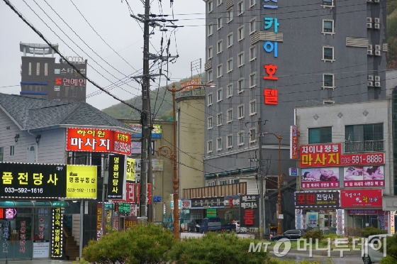전직 광부였던 닭집 사장님 손님 0명…폐광촌의 그늘