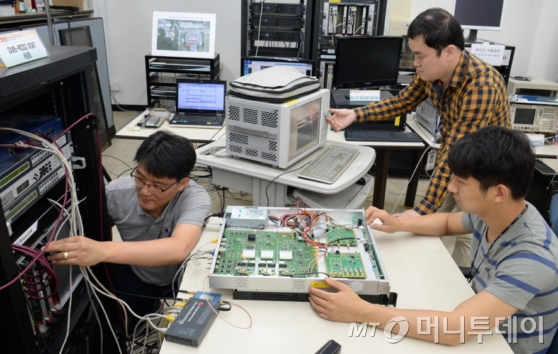 지상 통신망 붕괴되도 통신 OK!..ETRI 위성통신 시스템 개발
