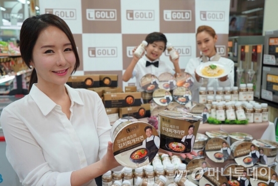 롯데, 신세계 피코크 잡는다…PB브랜드 승부 전면전