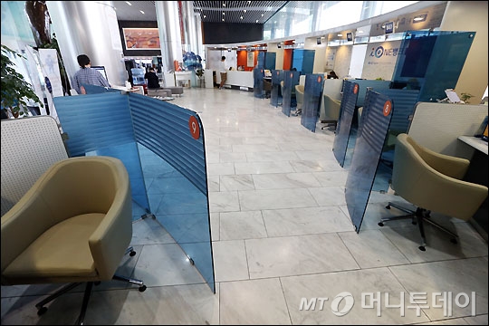 [사진]금융노조 파업, 텅빈 은행