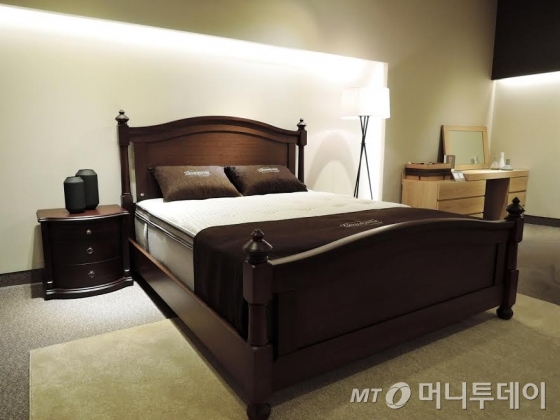 시몬스, 일산 식사1단지점 개설