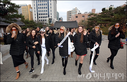 [사진]남산한옥마을 방문한 슈퍼탤런트 참가자들