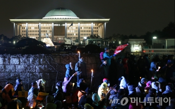 이젠 여의도까지…이동통신 3사 기지국 확보 총력