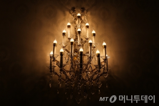 크리스마스 분위기 한층 고조시키는 방법? 조명 인테리어