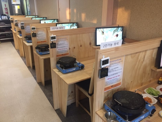 삼겹살도 혼자 먹는다… 혼밥 고깃집 가보니…