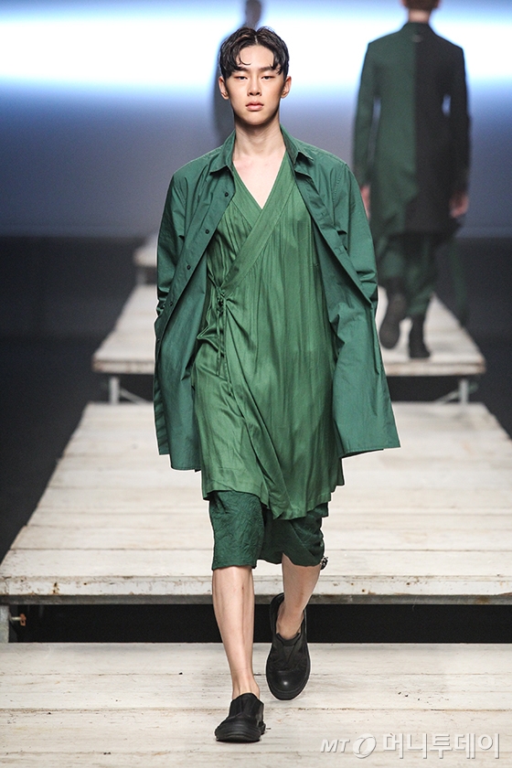 [런웨이] 디그낙, 2017 S/S 서울패션위크