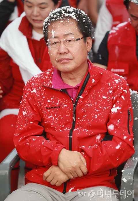 [사진]축하받은 홍준표