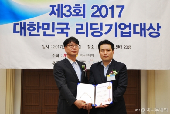 마이워크스페이스·코세스코리아·와이즈케어·페이펄유통, 리딩기업대상 수상