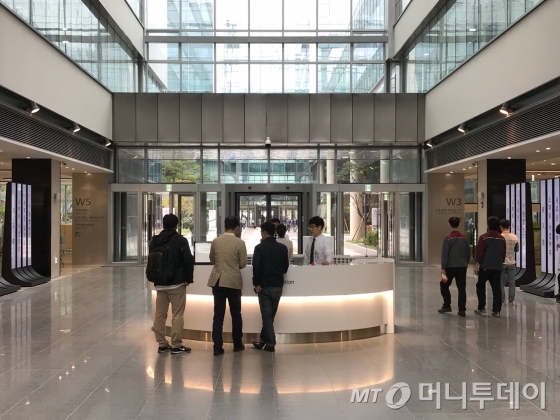 창립70주년 LG 마곡시대 열었다…LG전자 9000명 첫 출근