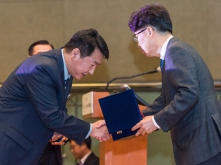 엔티엘의료재단, 대한산부인과의사회 공로상 수상