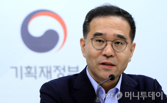 강남4구 투기적 수요 있어, 대책 세워야-이찬우 기재 차관보