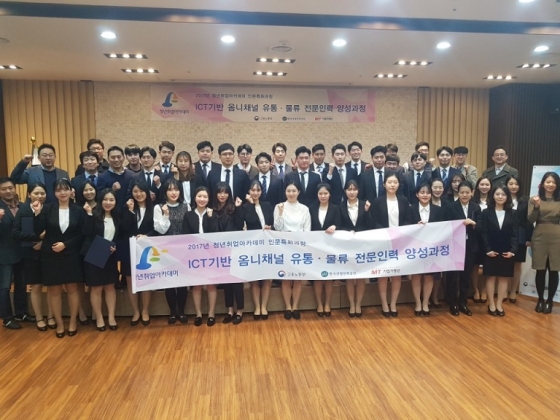 취업난 청년, 긴장감 백배 취업 면접에서 살아남기