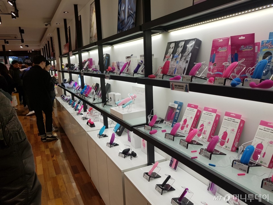 레드컨테이너, 국내 최초 성인용품 프랜차이즈화 성공신화 이뤄