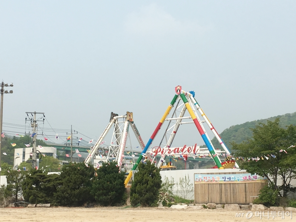 [빨간날]무료라 좋았던 놀이공원…바이킹은 멈췄다