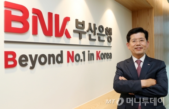 직원들과 이심전심 소통경영하는 빈대인 부산은행장