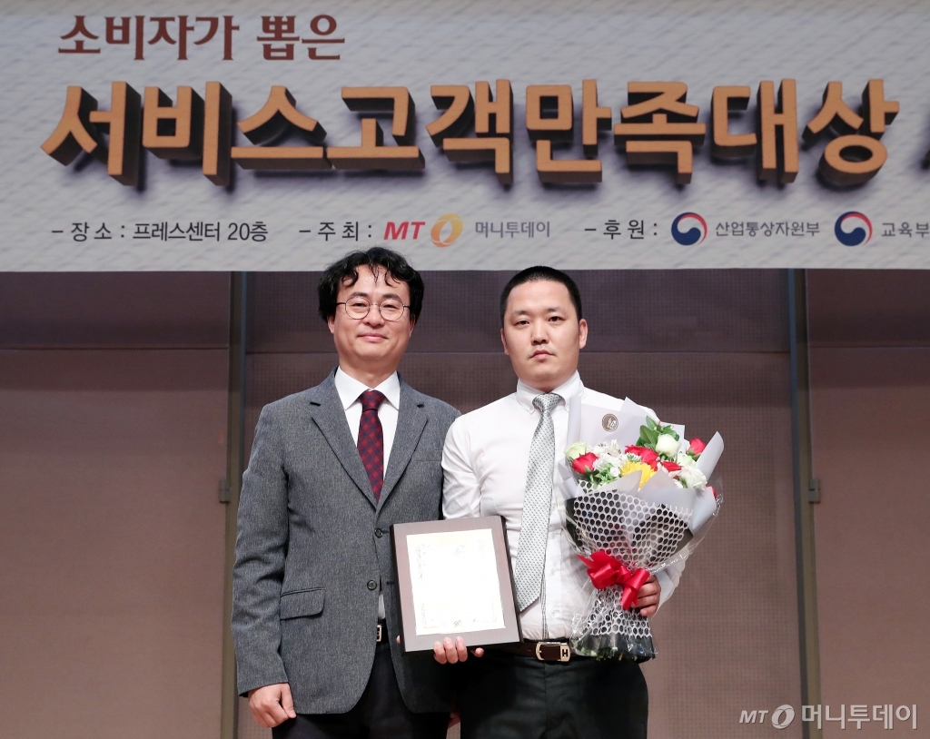 스타일71·신통치킨, 서비스고객만족대상 수상