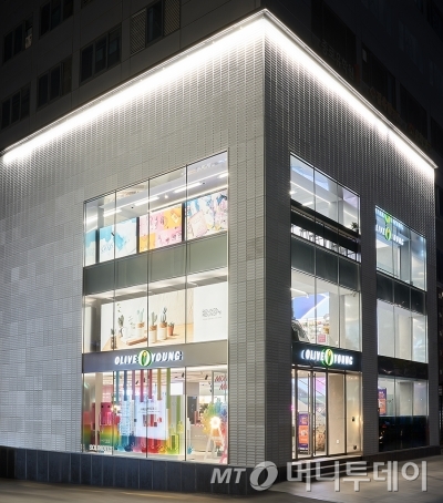 하루 2만명 찾는 쇼핑명소된 올리브영 강남본점