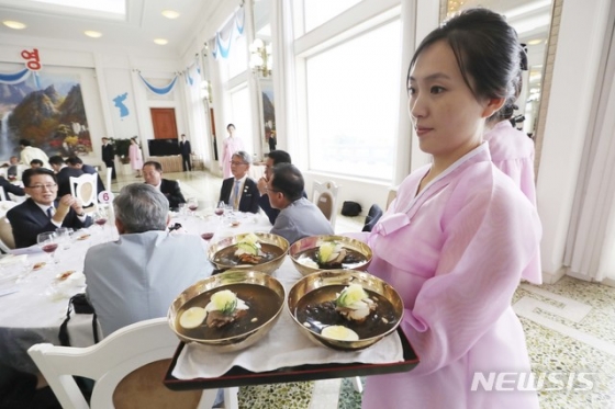 평양냉면 ‘옥류관’ 남한1호점 유치…통일부, 대북협의 지원