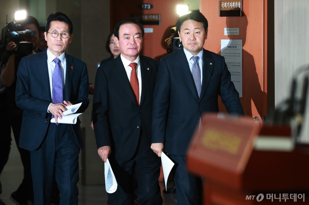 [사진]'선거제 개편 배제' 예산안 합의에 뿔난 야3당 원내대표