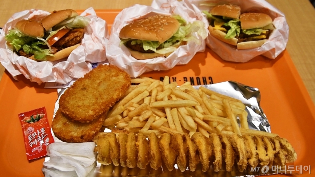 햄버거 세트 2400원, 맥날 안 부러운 중앙대 학식(영상)