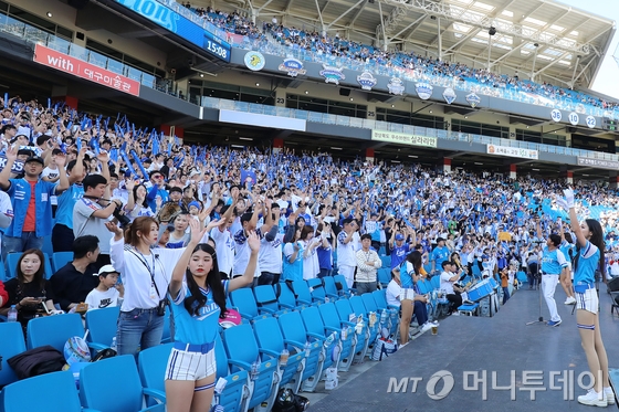 작곡가 윤일상 등 삼성라이온즈 응원가 저작권 소송 1심서 패소