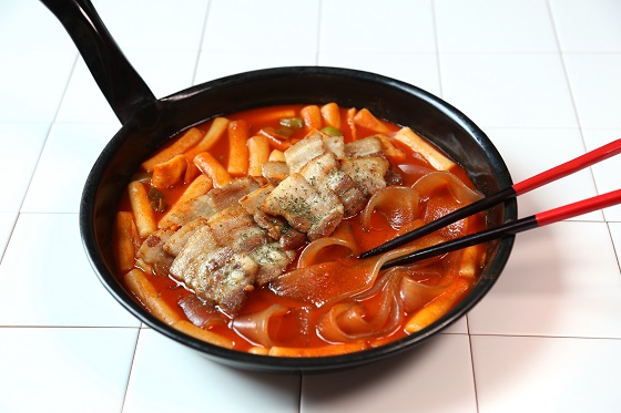 무꼬뭐꼬, 가정의 달 맞이 중국당면삼겹떡볶이 할인