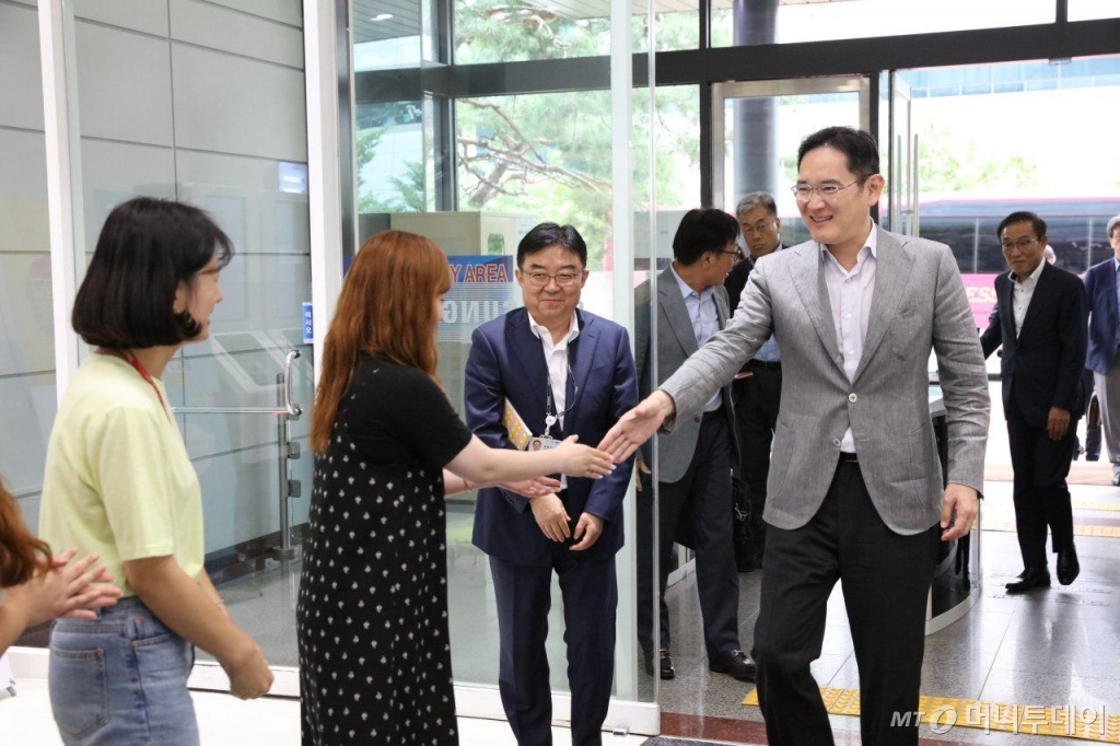 [사진]삼성전자 천안사업장 방문한 이재용 부회장