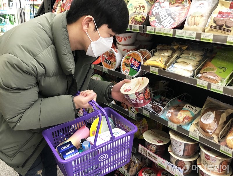 CU 3월 한달간 생필품 하나 사면, 하나 더 드려요
