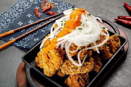 투존치킨 ‘앵그리 어니언 치킨’, 어니언치킨의 신(辛)세계 선보여