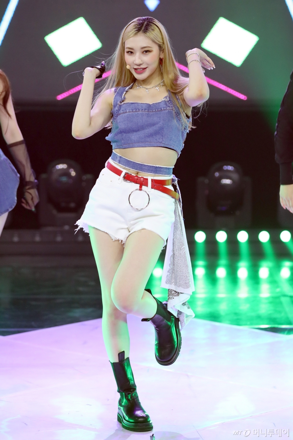 [사진]u클린 콘서트 무대 선보이는 진희